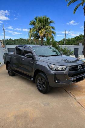 TOYOTA HILUX 2.8 D-4D TURBO DIESEL CD SR 4X4 AUTOMÁTICO